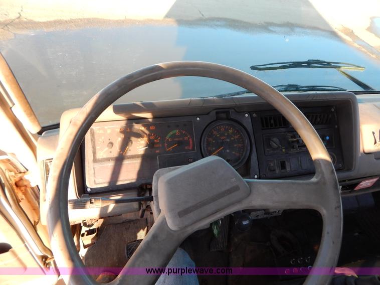 image for item G3218 1990 UD Nissan UD1800 rollback truck