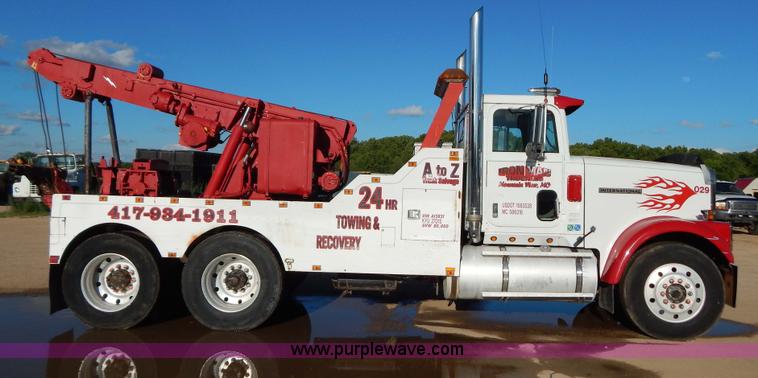 image for item G3222 1986 International F9370 wrecker truck