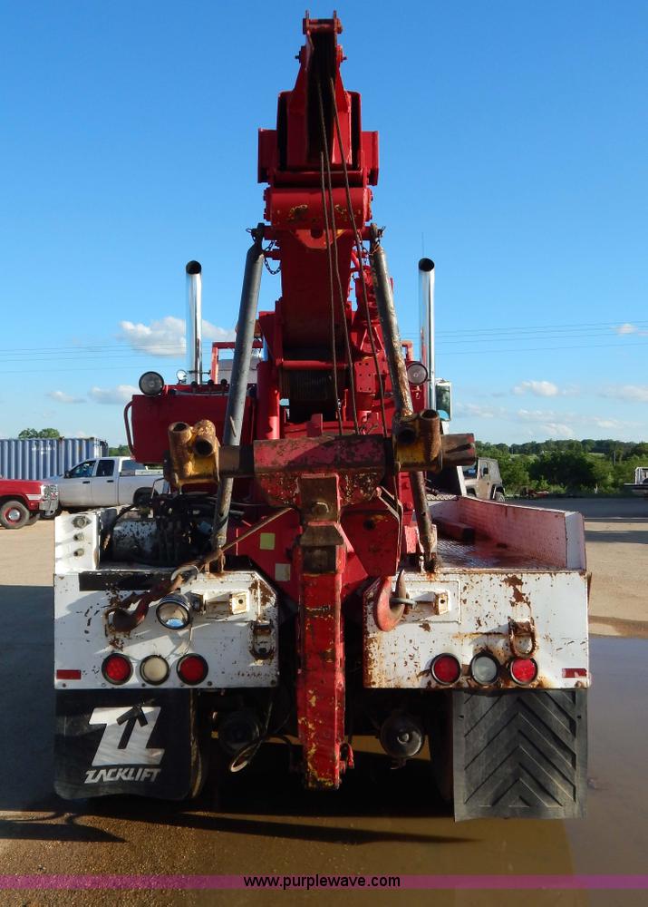 image for item G3222 1986 International F9370 wrecker truck