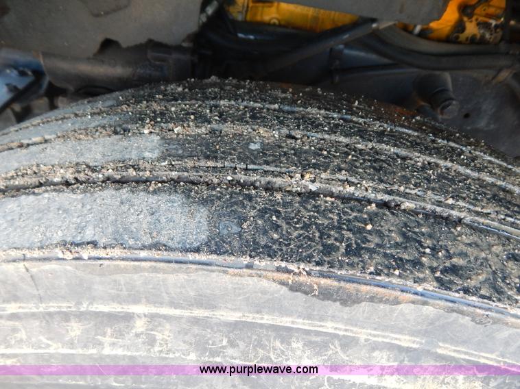 image for item G3222 1986 International F9370 wrecker truck