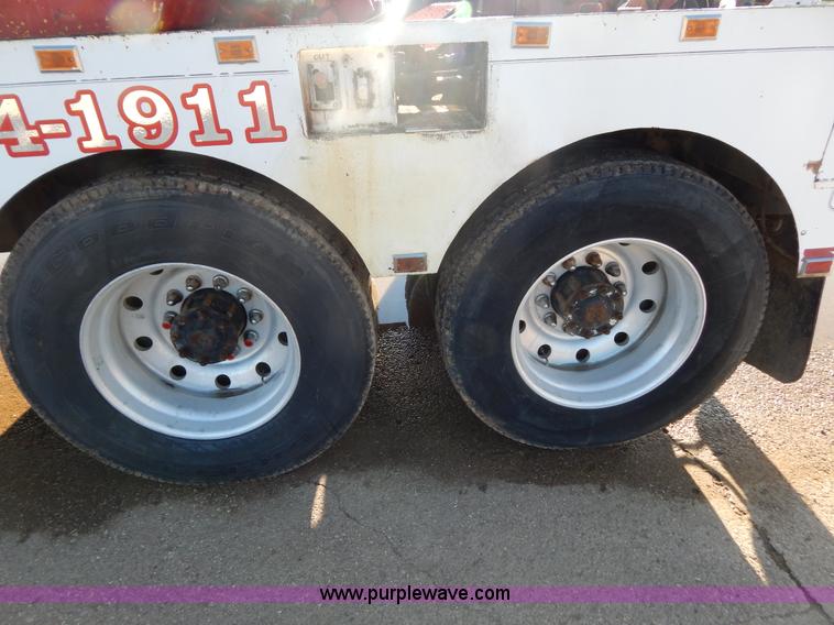 image for item G3222 1986 International F9370 wrecker truck