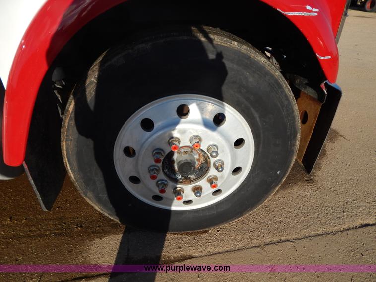 image for item G3222 1986 International F9370 wrecker truck