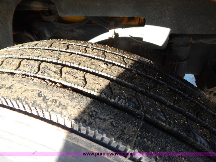 image for item G3222 1986 International F9370 wrecker truck