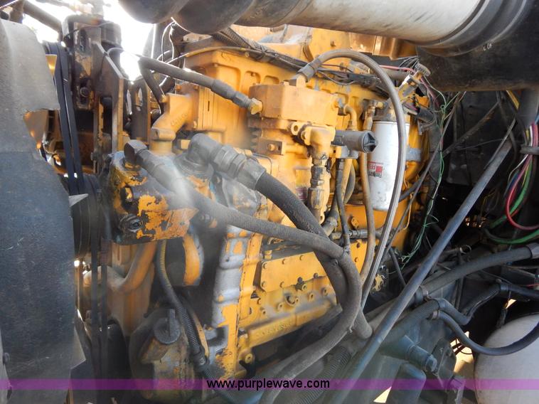 image for item G3222 1986 International F9370 wrecker truck