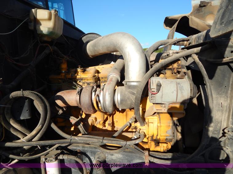 image for item G3222 1986 International F9370 wrecker truck