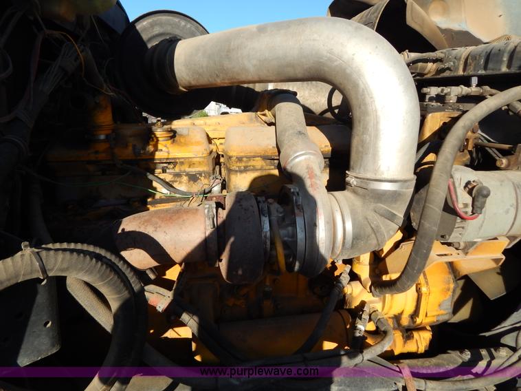 image for item G3222 1986 International F9370 wrecker truck