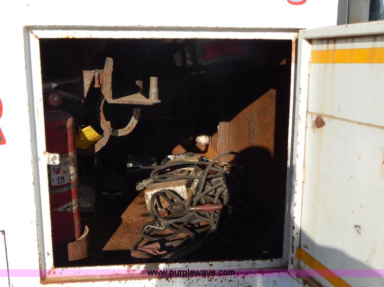 image for item G3222 1986 International F9370 wrecker truck