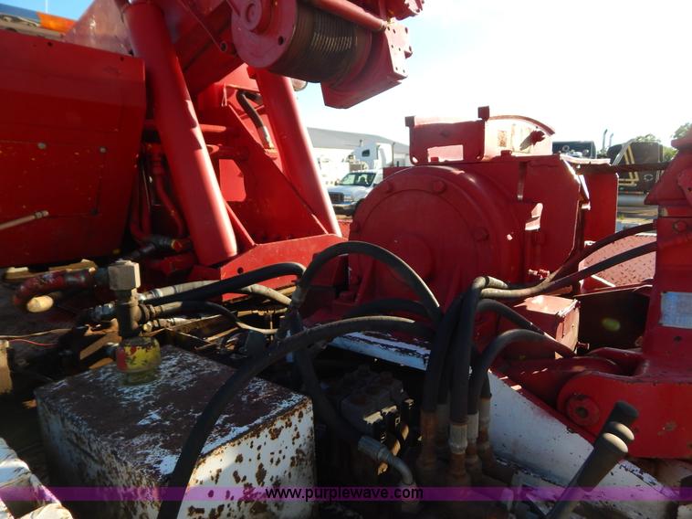 image for item G3222 1986 International F9370 wrecker truck