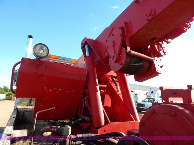 image for item G3222 1986 International F9370 wrecker truck