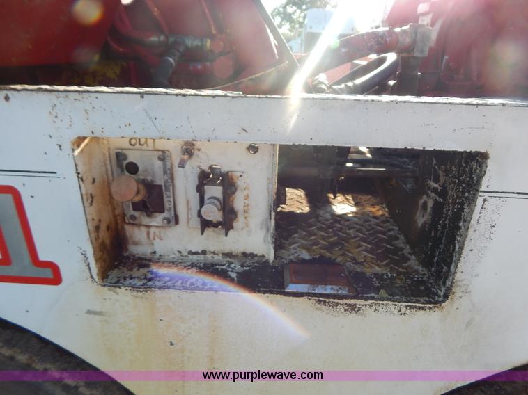 image for item G3222 1986 International F9370 wrecker truck