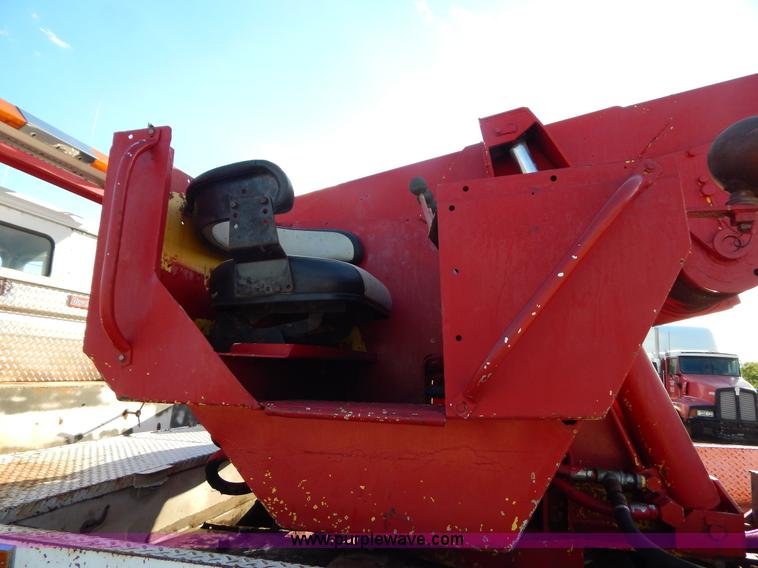 image for item G3222 1986 International F9370 wrecker truck