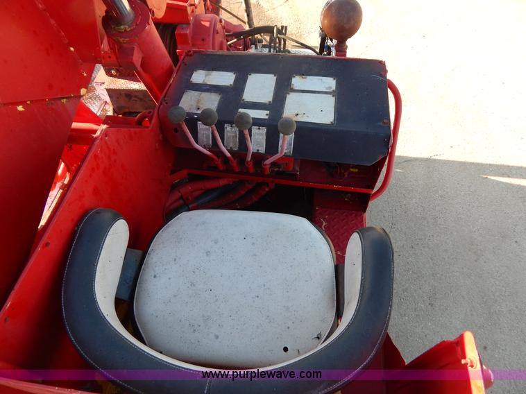 image for item G3222 1986 International F9370 wrecker truck