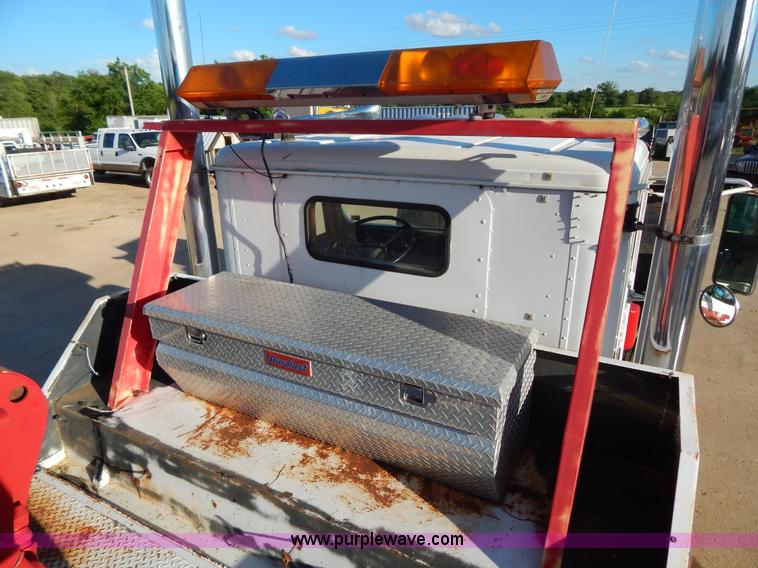 image for item G3222 1986 International F9370 wrecker truck