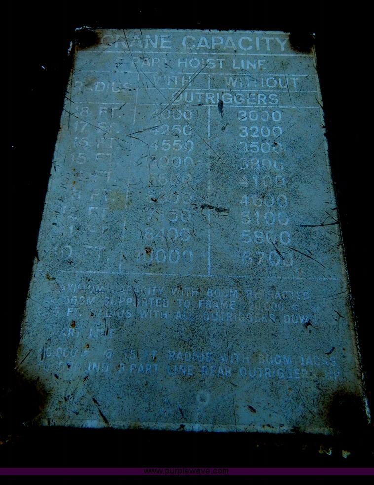 image for item G3222 1986 International F9370 wrecker truck