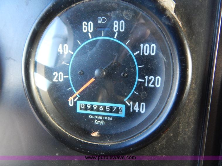 image for item G3222 1986 International F9370 wrecker truck