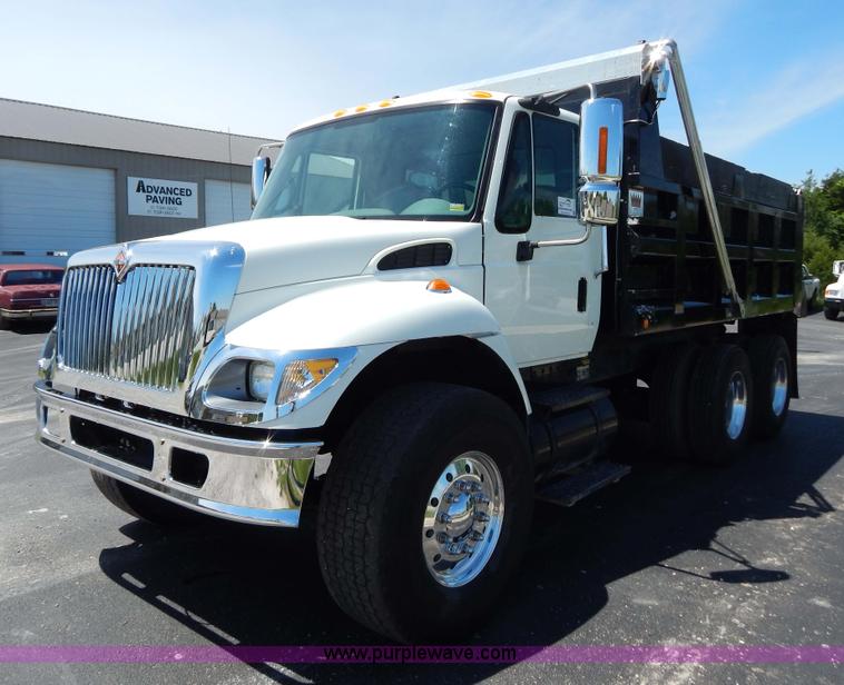 image for item G3225 2004 International 7400 dump truck
