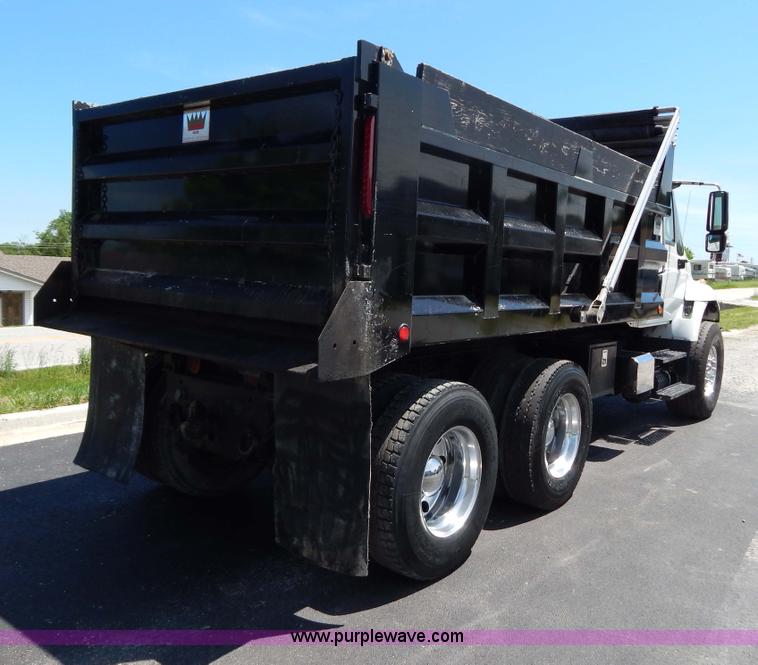 image for item G3225 2004 International 7400 dump truck