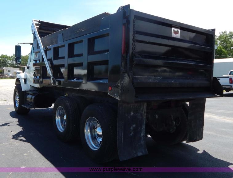 image for item G3225 2004 International 7400 dump truck