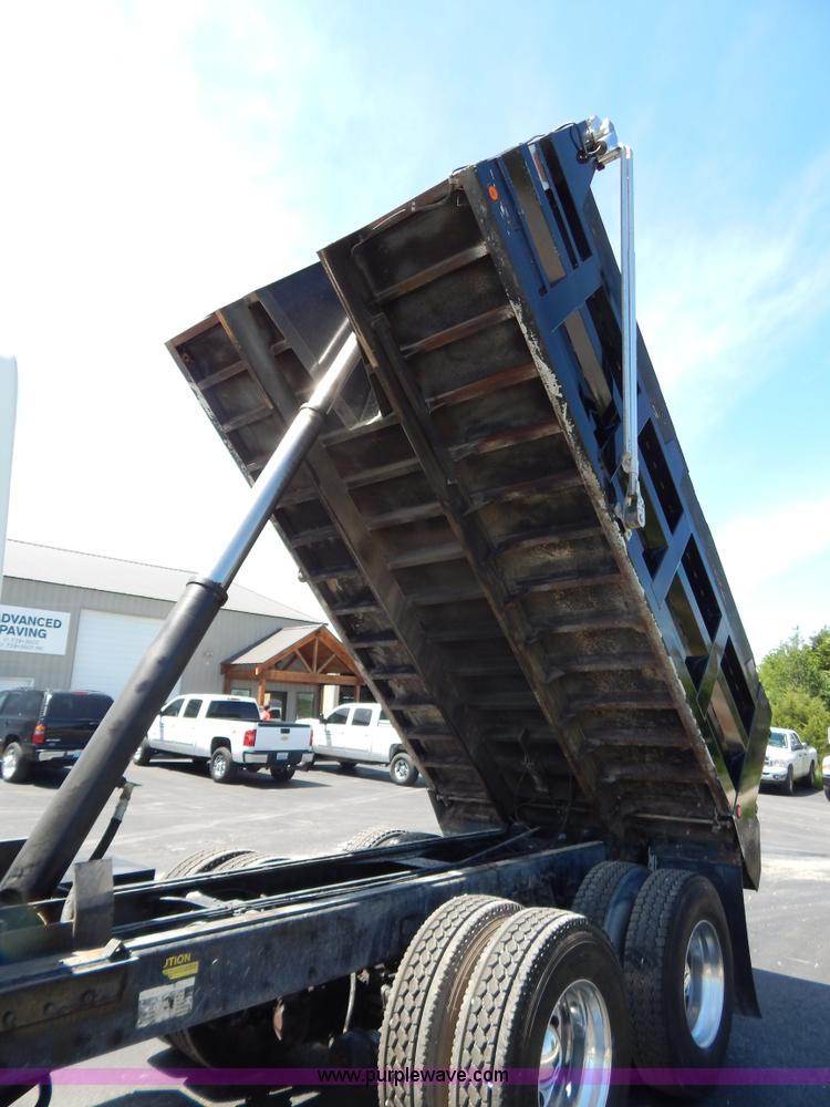 image for item G3225 2004 International 7400 dump truck