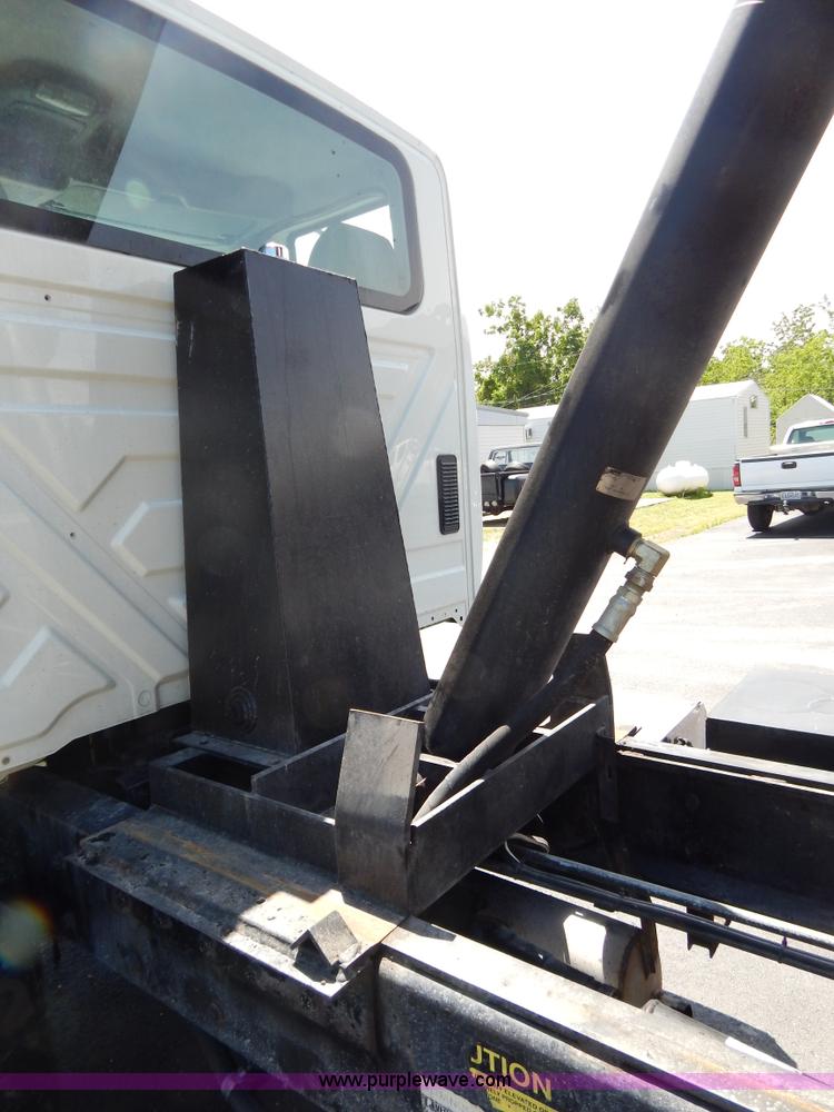 image for item G3225 2004 International 7400 dump truck