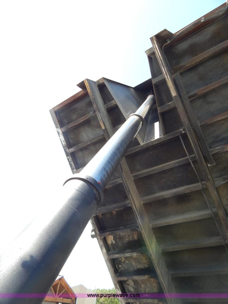 image for item G3225 2004 International 7400 dump truck