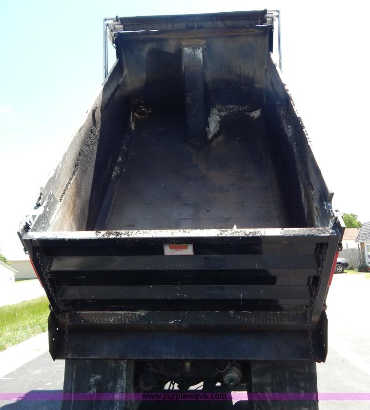 image for item G3225 2004 International 7400 dump truck