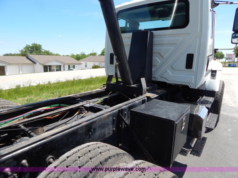 image for item G3225 2004 International 7400 dump truck