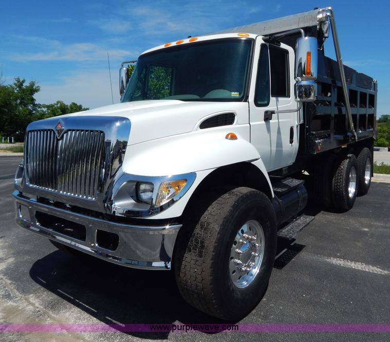 image for item G3225 2004 International 7400 dump truck