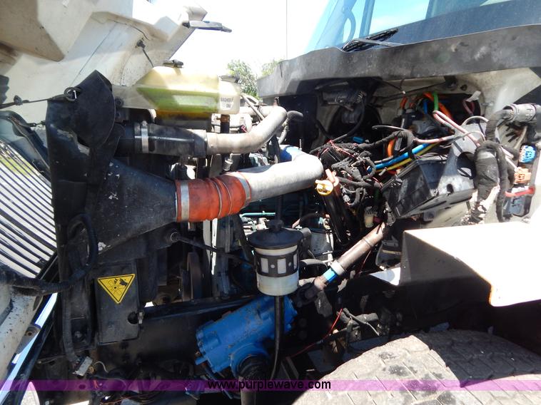 image for item G3225 2004 International 7400 dump truck