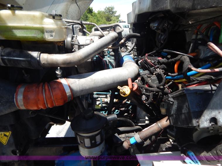 image for item G3225 2004 International 7400 dump truck