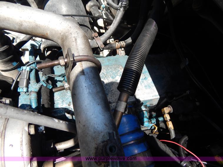 image for item G3225 2004 International 7400 dump truck