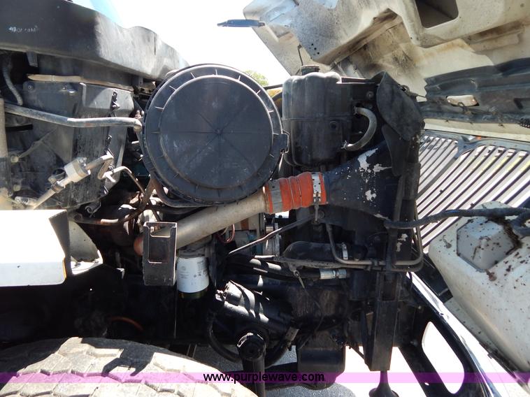 image for item G3225 2004 International 7400 dump truck