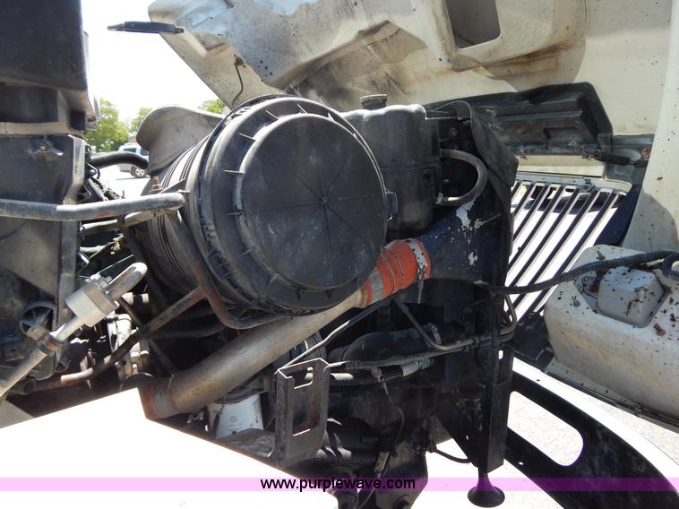 image for item G3225 2004 International 7400 dump truck