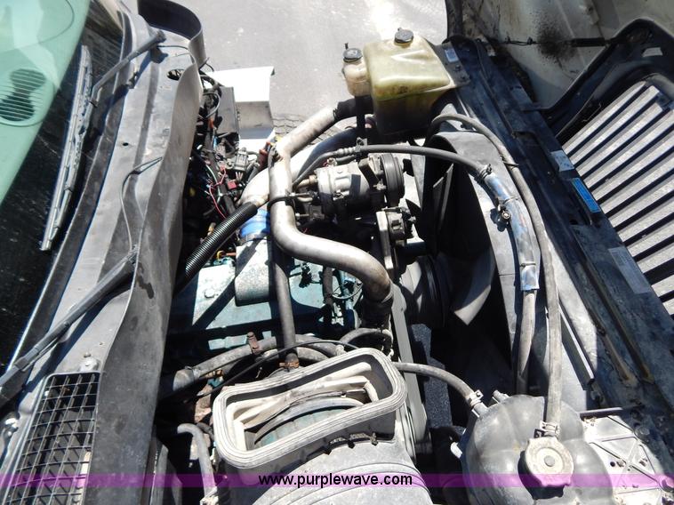 image for item G3225 2004 International 7400 dump truck