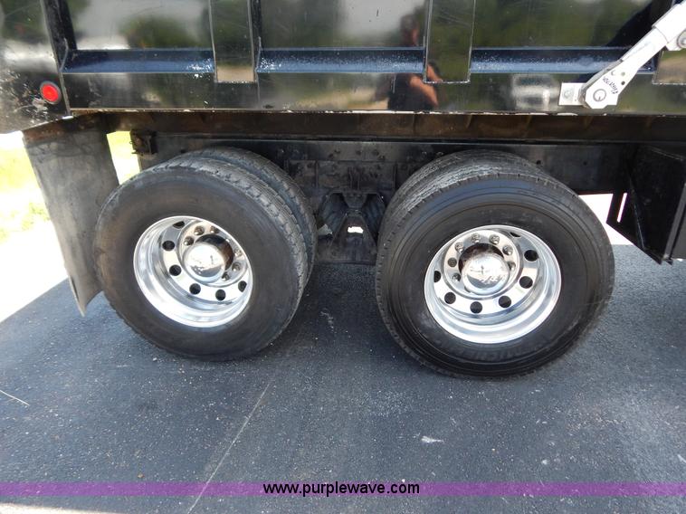 image for item G3225 2004 International 7400 dump truck