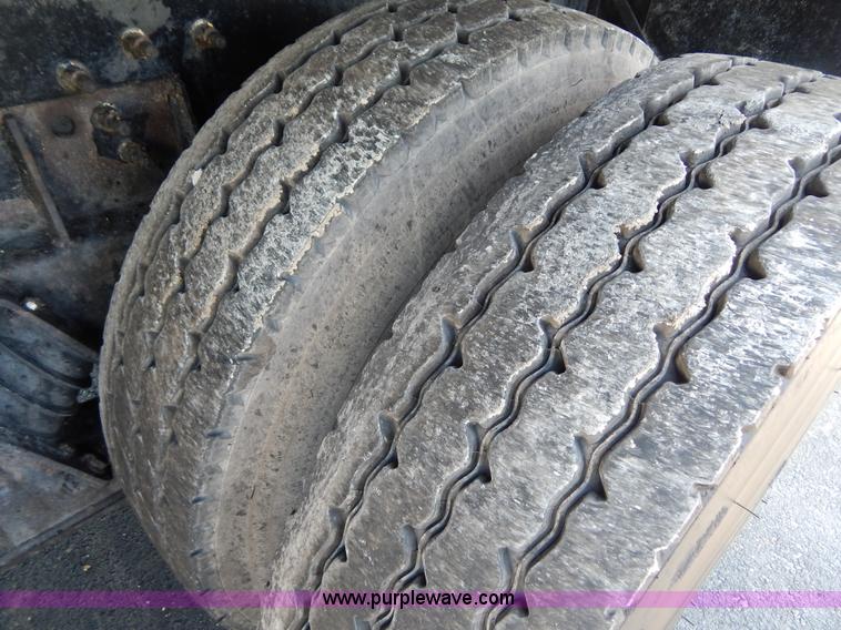 image for item G3225 2004 International 7400 dump truck