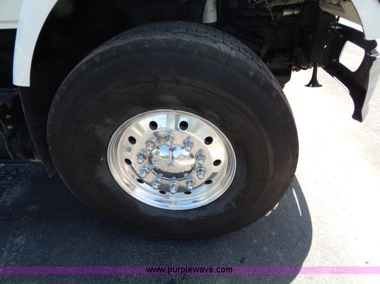 image for item G3225 2004 International 7400 dump truck