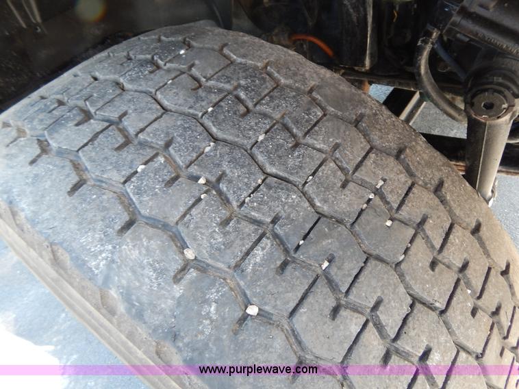 image for item G3225 2004 International 7400 dump truck