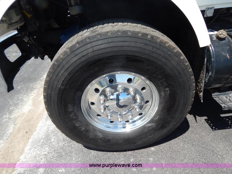 image for item G3225 2004 International 7400 dump truck