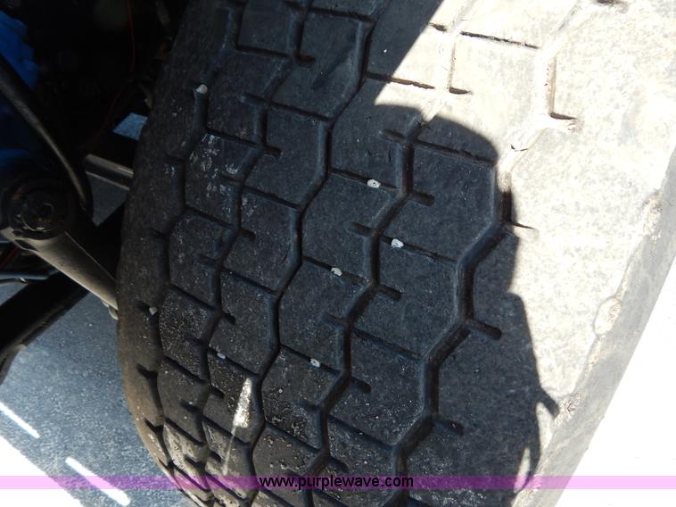 image for item G3225 2004 International 7400 dump truck