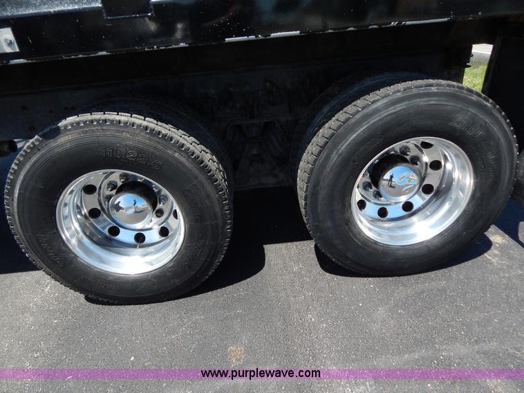 image for item G3225 2004 International 7400 dump truck