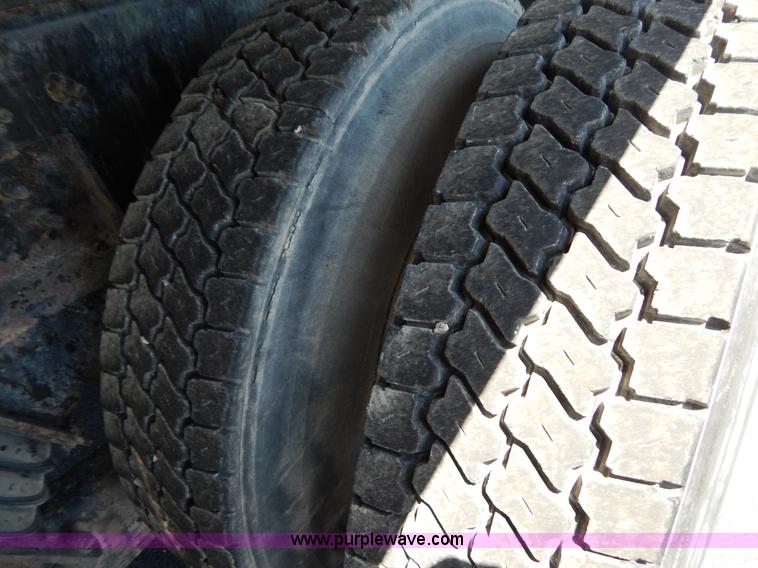 image for item G3225 2004 International 7400 dump truck