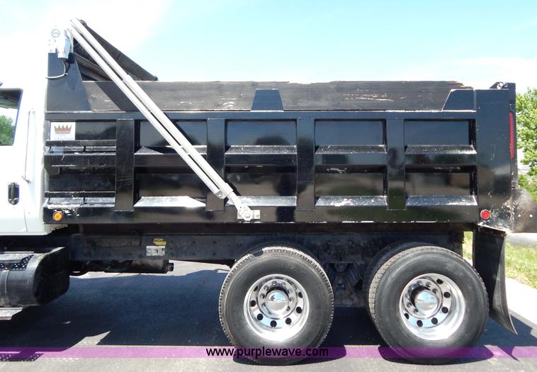 image for item G3225 2004 International 7400 dump truck
