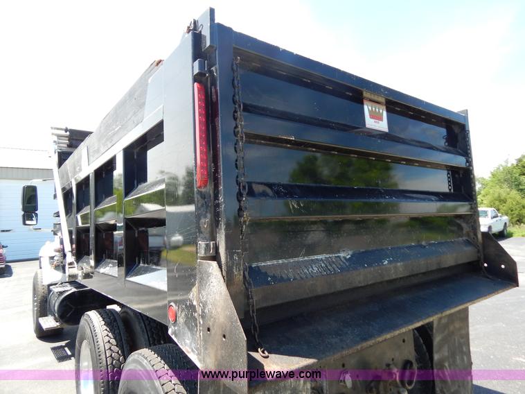 image for item G3225 2004 International 7400 dump truck