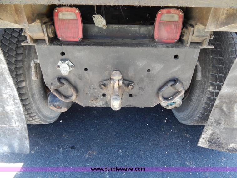 image for item G3225 2004 International 7400 dump truck