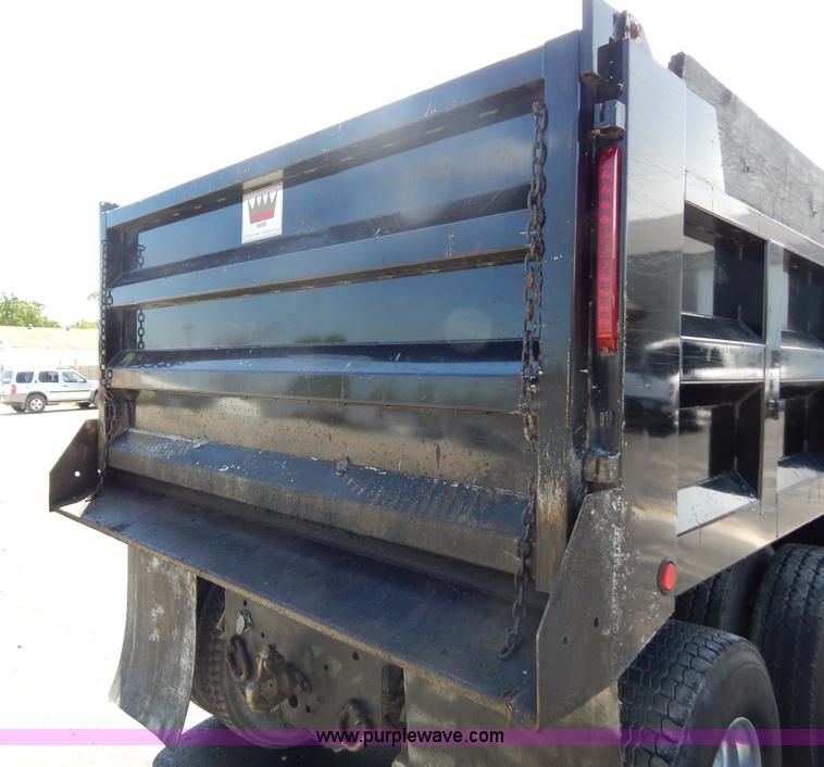 image for item G3225 2004 International 7400 dump truck