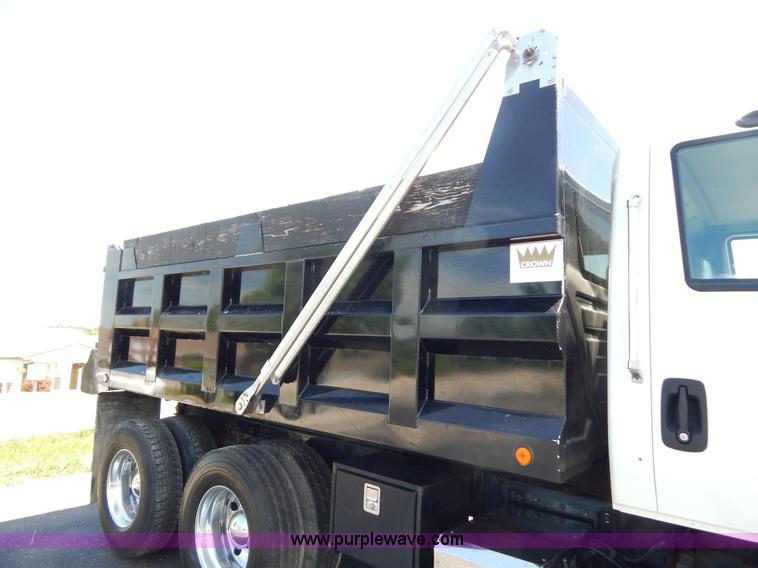 image for item G3225 2004 International 7400 dump truck