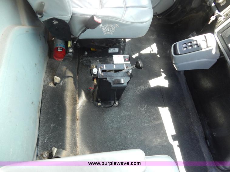 image for item G3225 2004 International 7400 dump truck