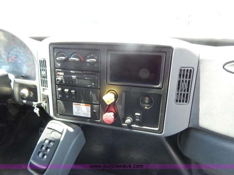 image for item G3225 2004 International 7400 dump truck