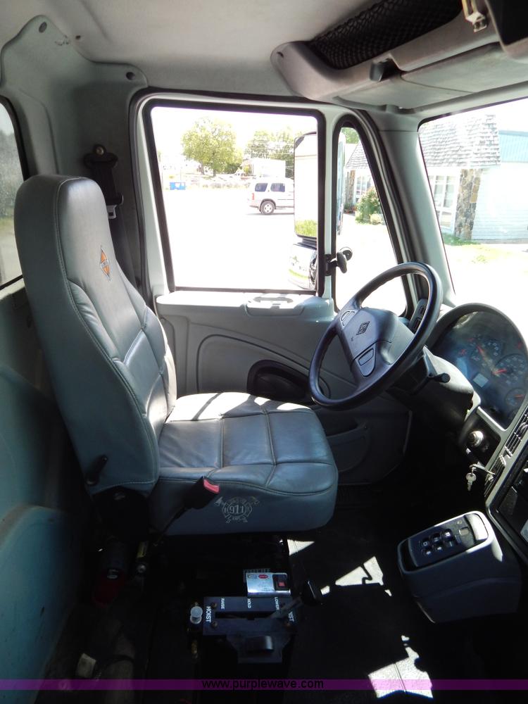 image for item G3225 2004 International 7400 dump truck